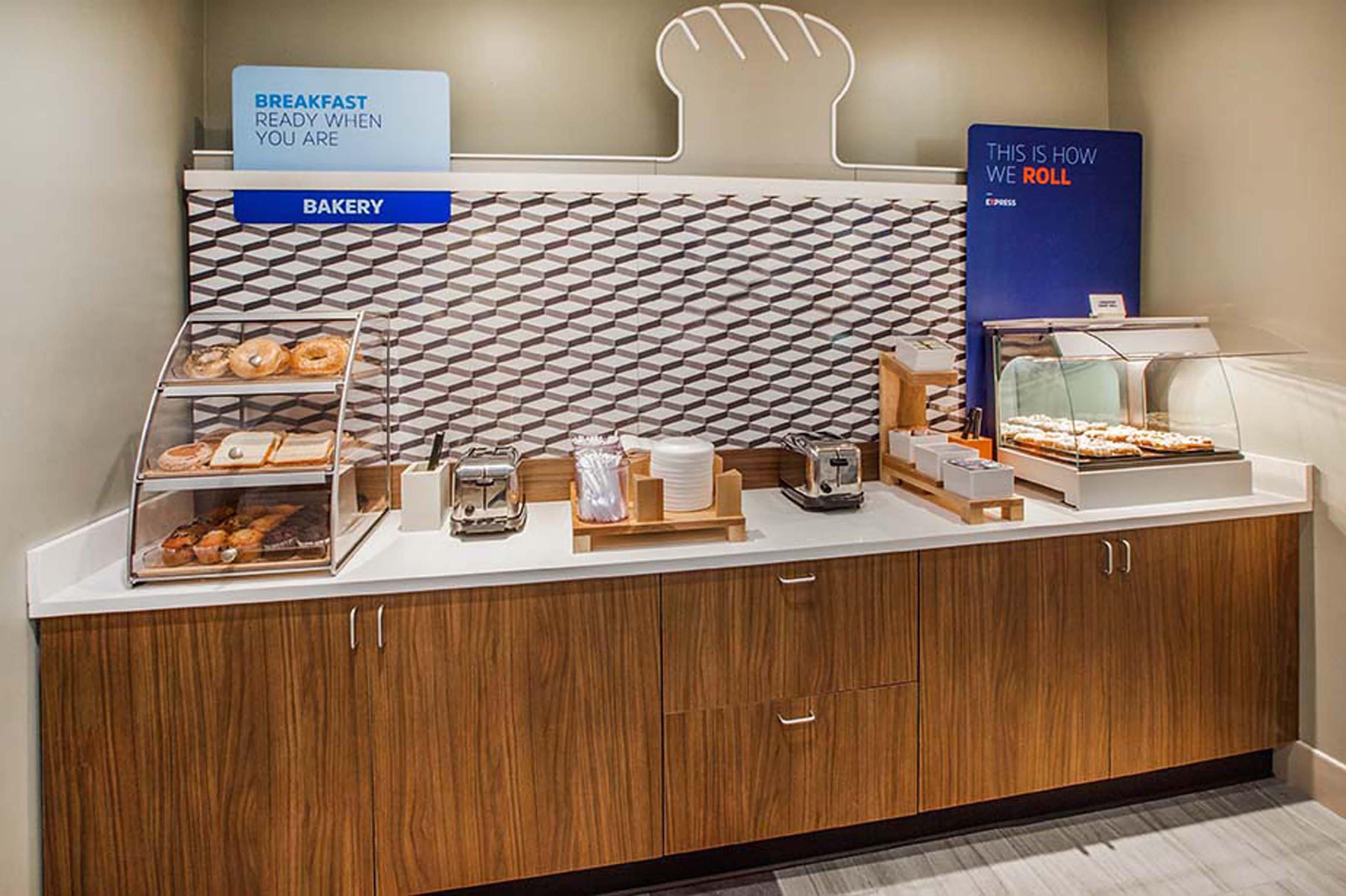Holiday Inn Express Hotel & Suites Rogers By Ihg Dış mekan fotoğraf