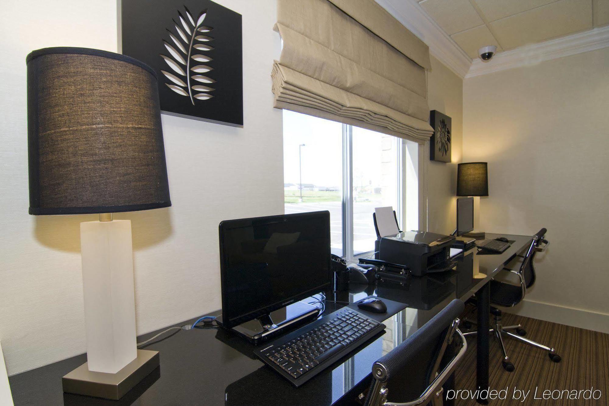Holiday Inn Express Hotel & Suites Rogers By Ihg Konforlar fotoğraf